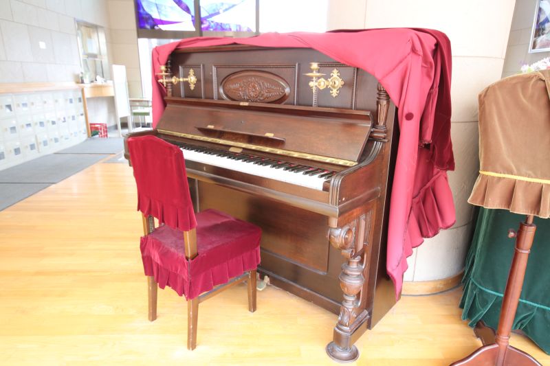 二葉高等学校 明治のピアノ