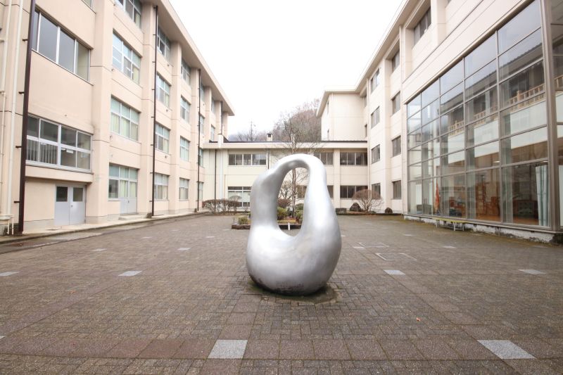 二葉高等学校 モニュメント「揺籃」