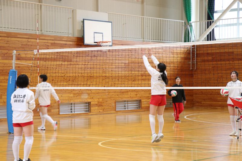 "諏訪二葉高等学校 部活動 バレーボールの練習風景"