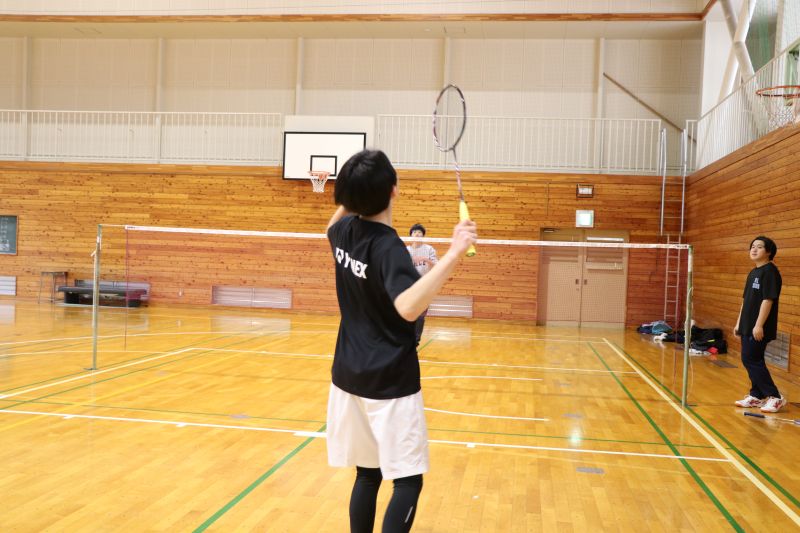 "諏訪二葉高等学校 部活動 バドミントンの練習の様子"